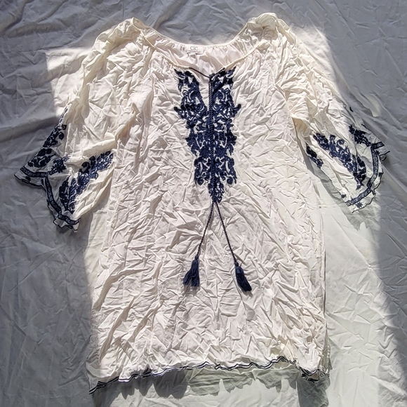 Chic Connection Tops - Elegant White Blouse with Navy Detailing